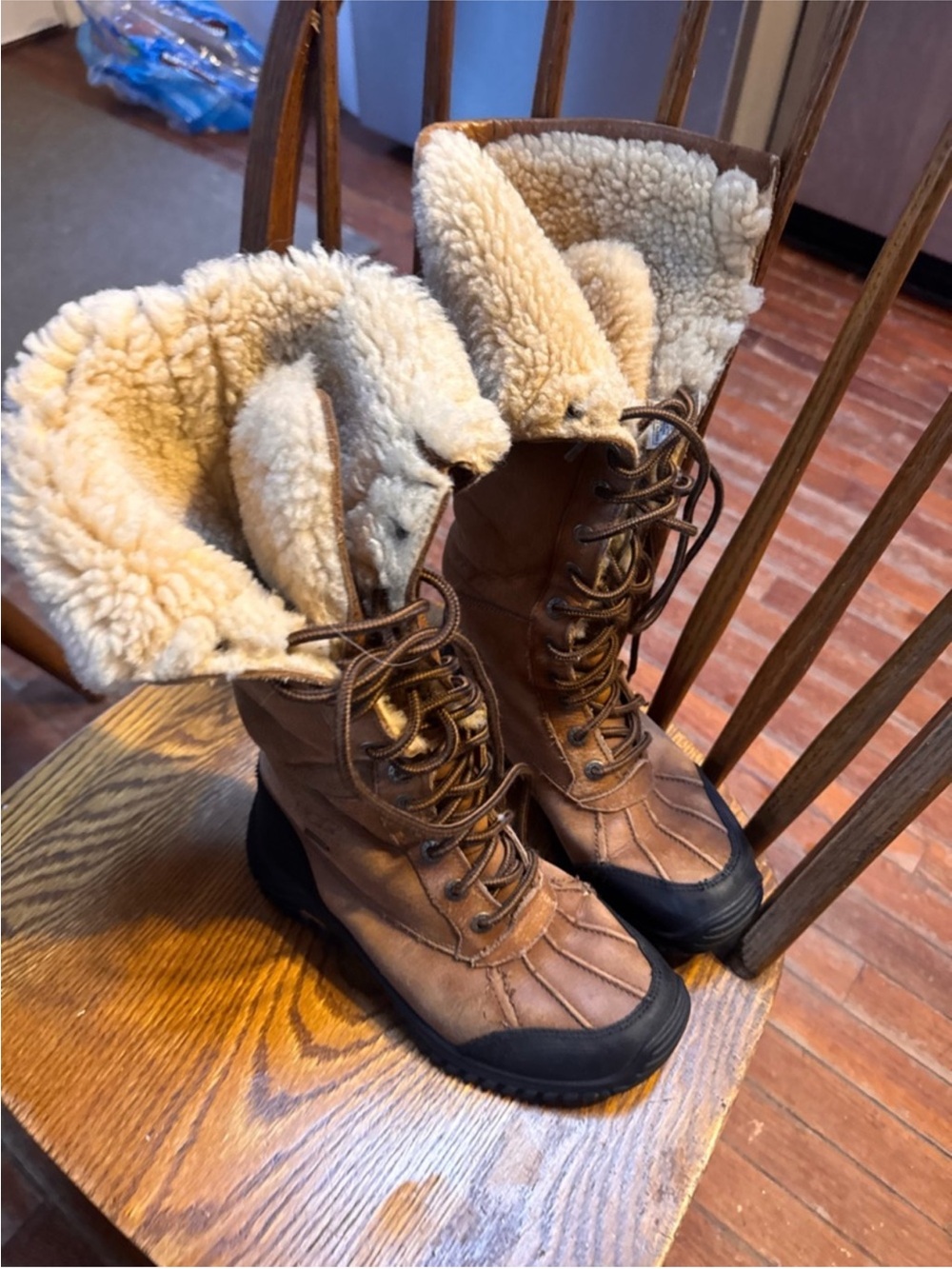 UGG boots Sherpa lined size 6
